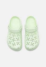 Load image into Gallery viewer, CLASSIC CROC - MINT FLORAL
